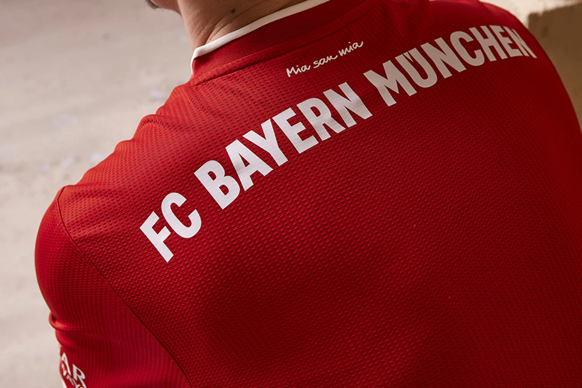 2026年F1全阵容敲定！角田裕毅降为储备车手，哈贾尔晋升搭档维斯塔潘