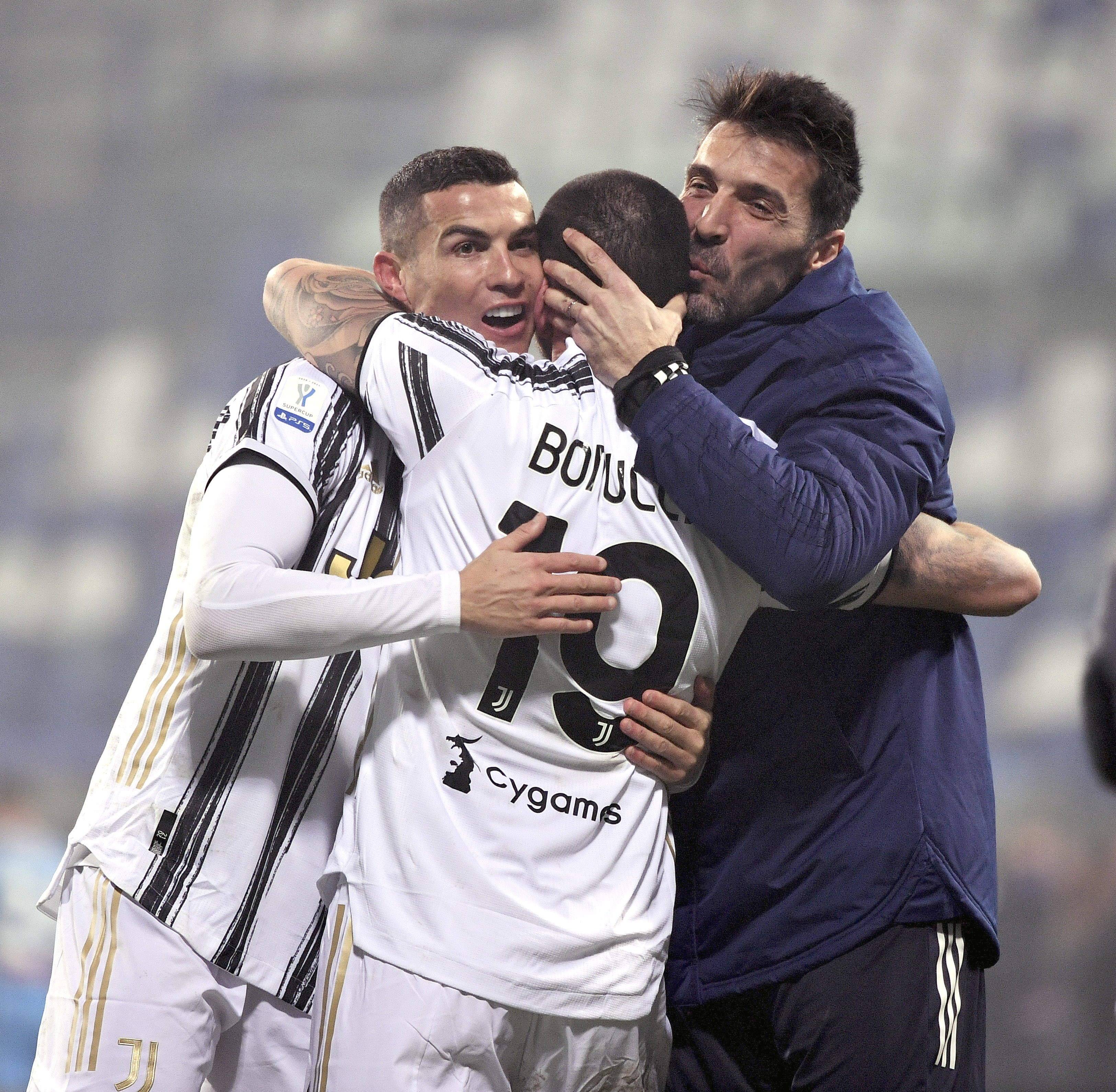 邮报：曼联等队关注赫塔小将艾希霍恩，他被拿来与克罗斯比较