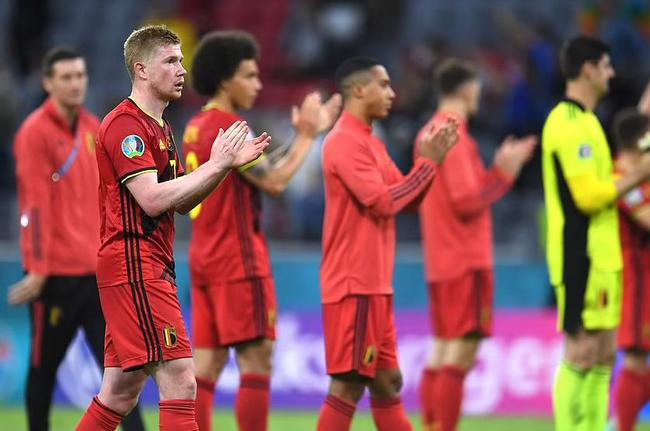 英媒：拜仁有意在一月永久签下梅努，已和他的经纪人直接会谈